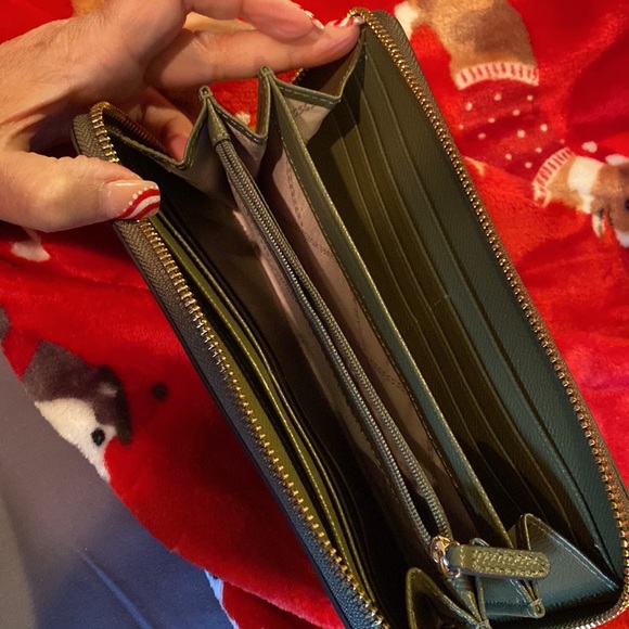 Michael Kors Army Green wallet Brand New - Picture 2 of 5